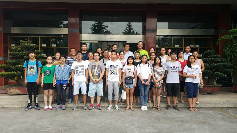 點(diǎn)點(diǎn)愛心，溫暖真情--2015年寶業(yè)（集團(tuán)）公司“愛心助學(xué)”活動(dòng)報(bào)道